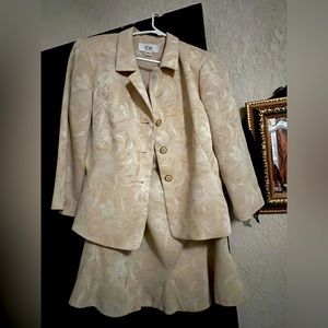 Great shape no stretch